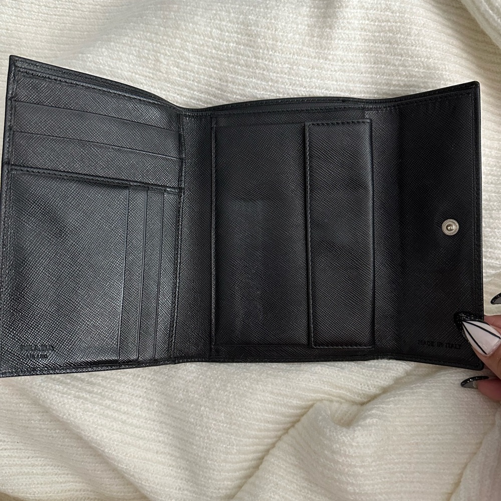 Authentic Prada wallet - Picture 4 of 11
